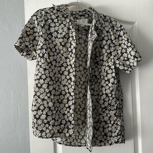 AE black daisy casual button up shirt